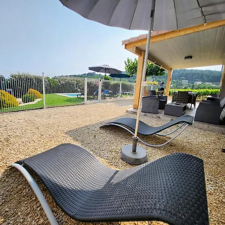 En Ardèche, L'odalys Climatisé Avec Sa Piscine Privée Et Chauffée Сasa de vacaciones