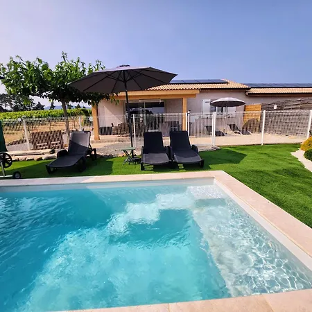 En Ardèche, L'odalys Climatisé Avec Sa Piscine Privée Et Chauffée Сasa de vacaciones